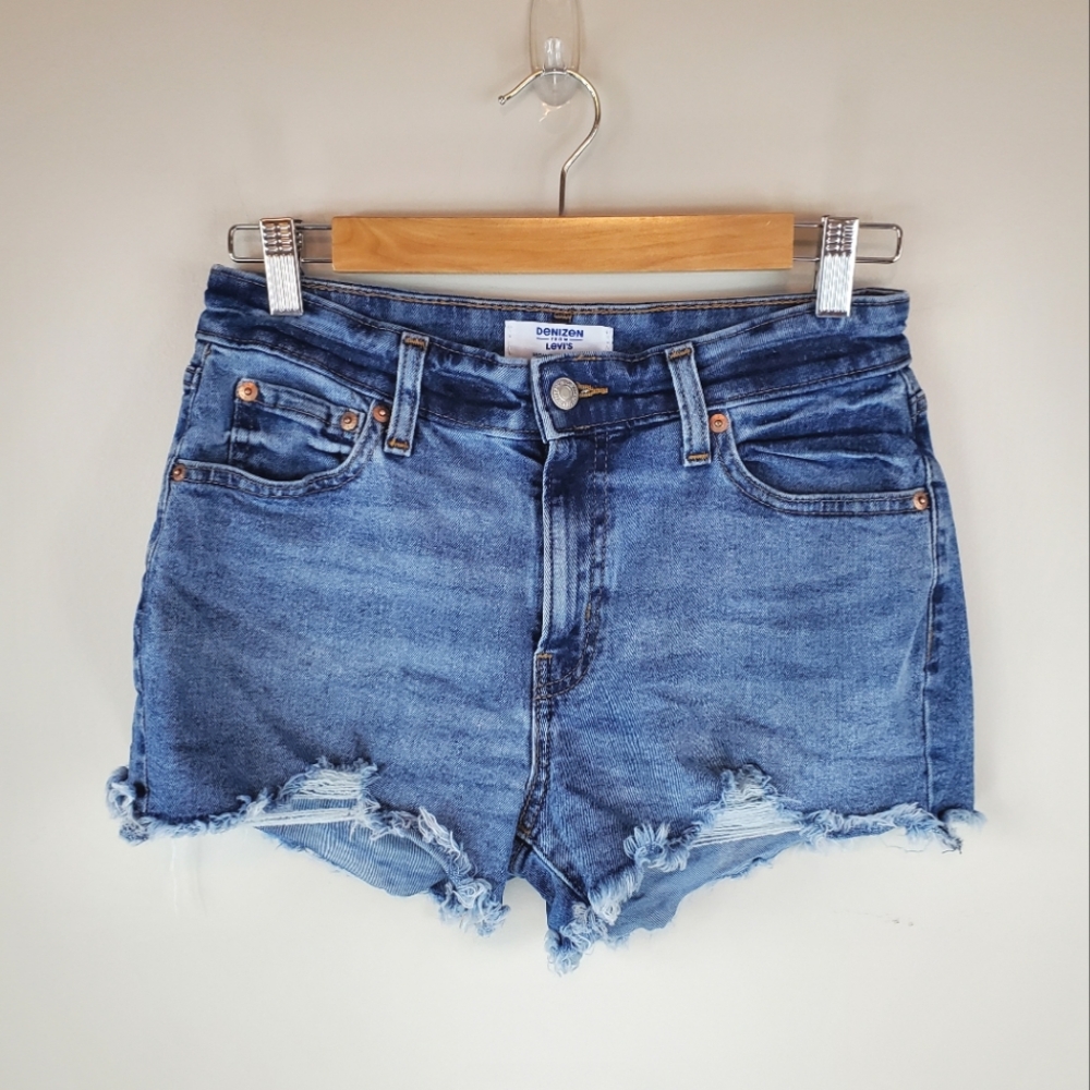 Denizen From Levi's Size 6 Distressed High-Rise Shorts